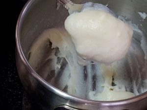 demonstrating thick tangzhong paste