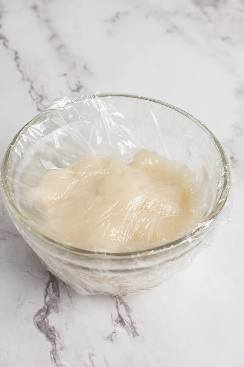 Covering tangzhong with plastic wrap