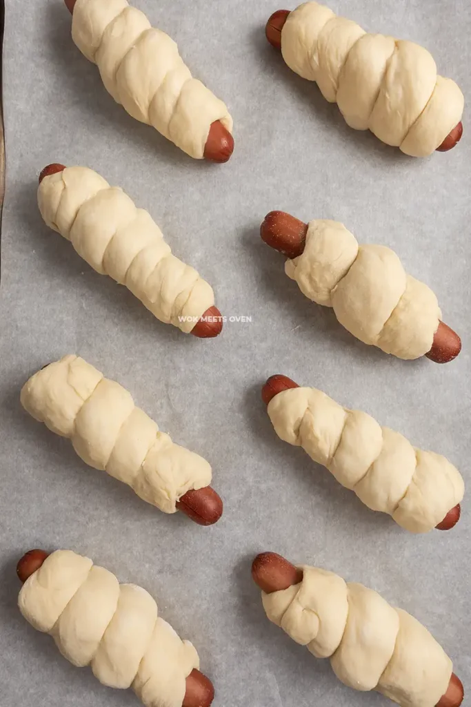 All buns on top of baking tray