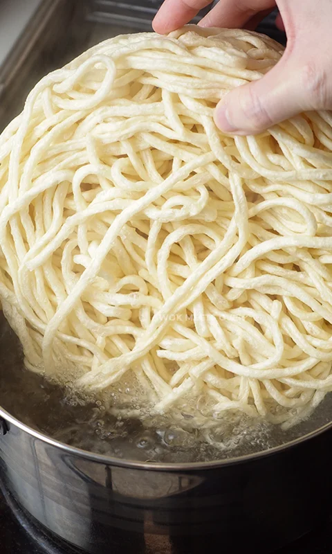 blanching e-fu noodles