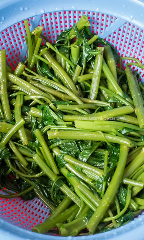 drying water spinach in basket