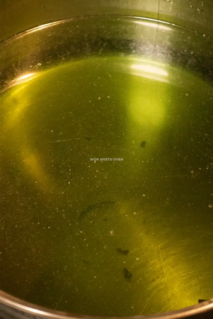 Water spinach broth turned green