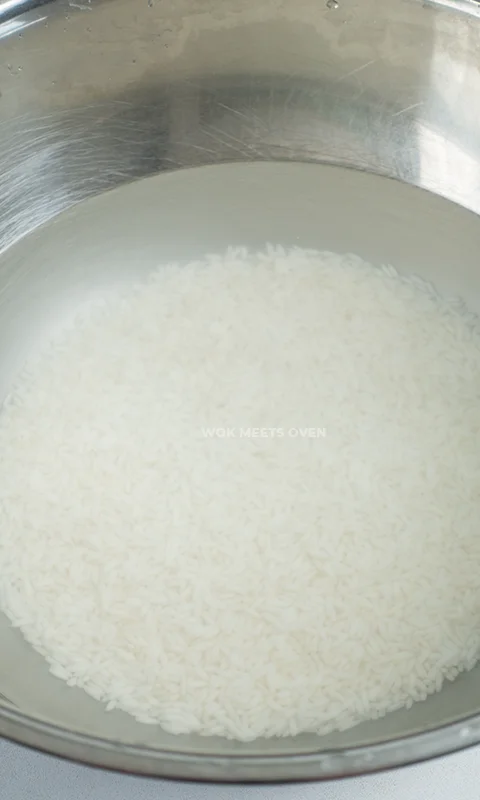 soaked glutinous rice in pan