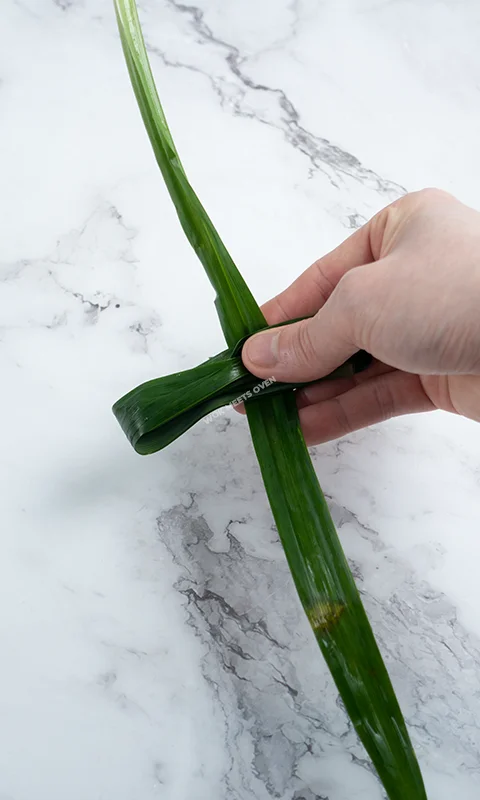 Wrapping another leave on Pandan leave bunch