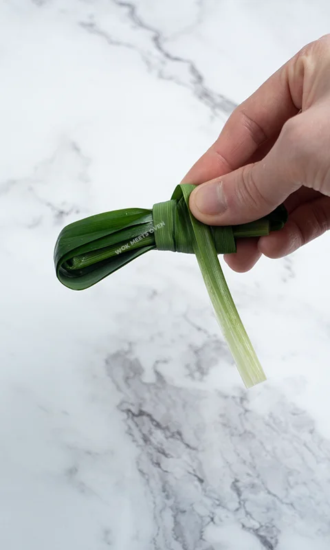 Wrapping other end of Pandan leave on bunch