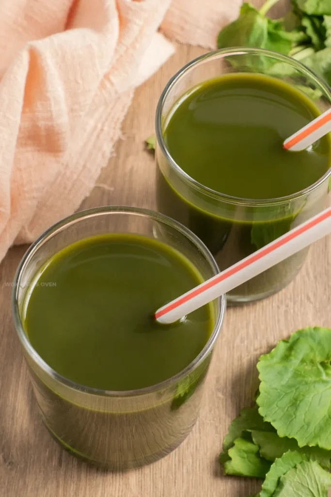 Pennywort juice image with two glasses