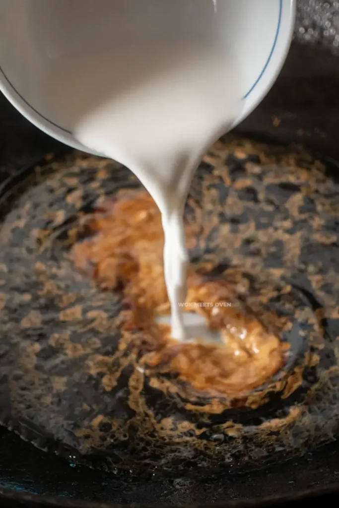 Adding in starch slurry into wok