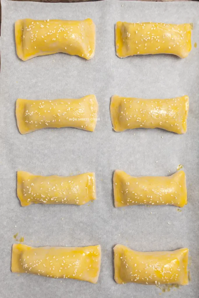 All 8 pieces of puff pastry in baking tray