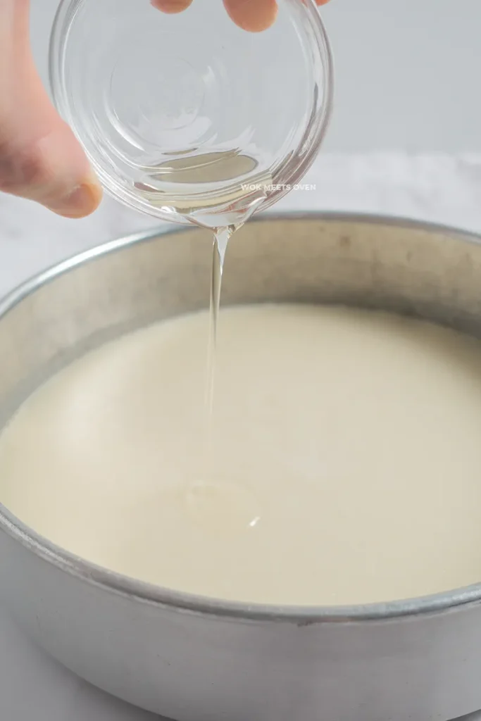 Adding oil to steamed snow skin