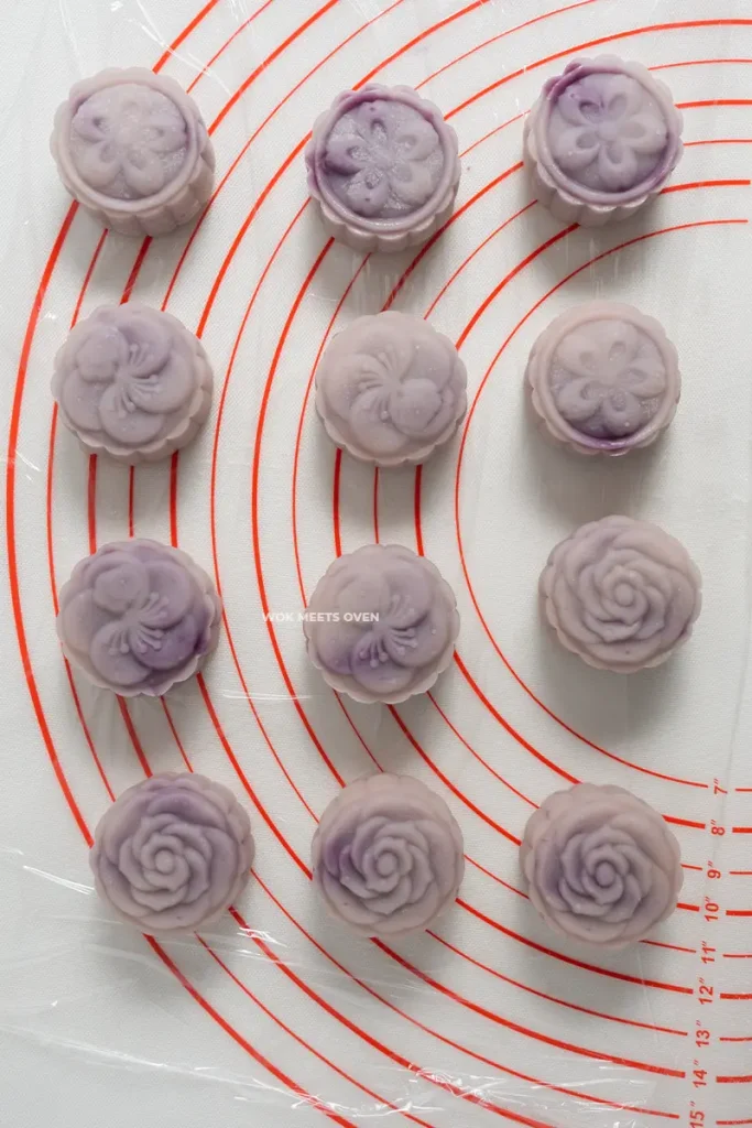 Finished molding purple sweet potato snow skin moon cakes