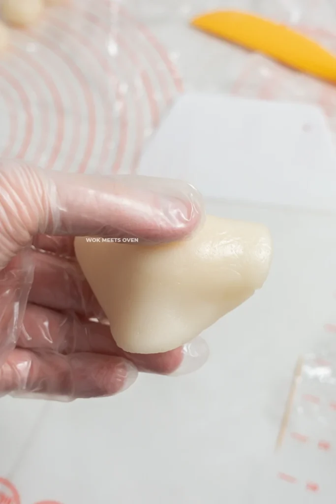 Flipping snow skin with filling over