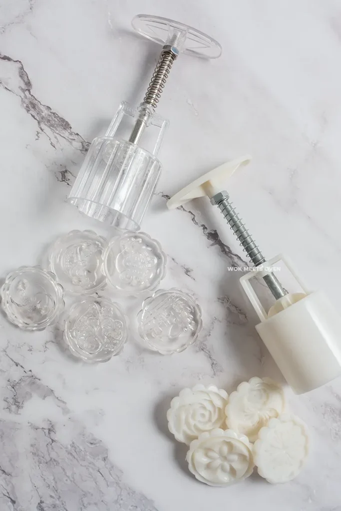 Picture of 2 50g moon cake mold