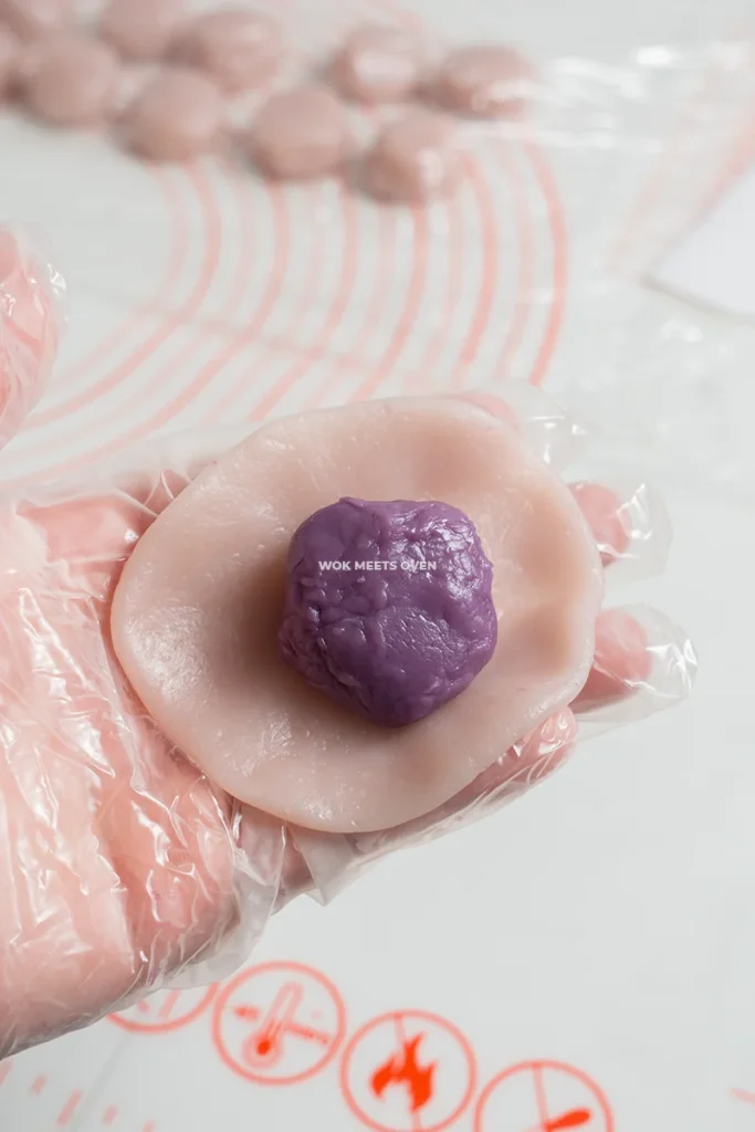 Filling added to snow skin dough