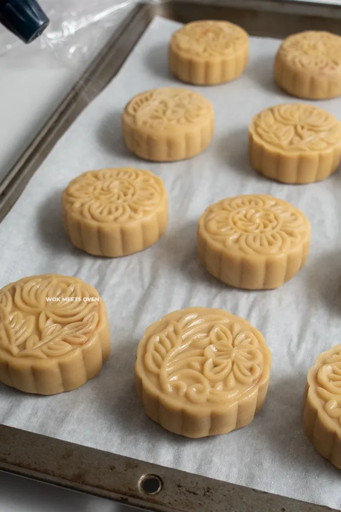 Spraying water on top of mooncakes