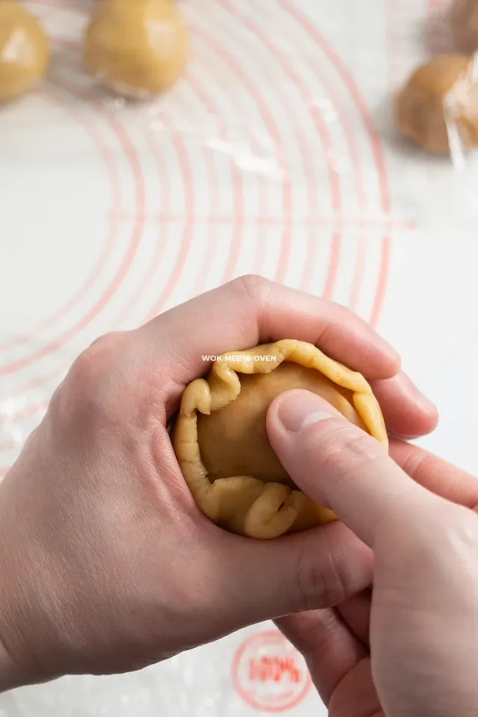 Wrapping dough over filling pic 1