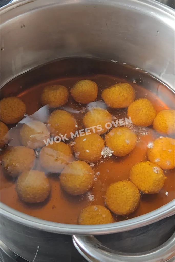 Adding sesame balls into oil