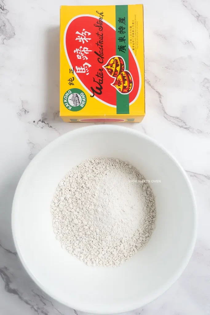 Water chestnut flour in bowl