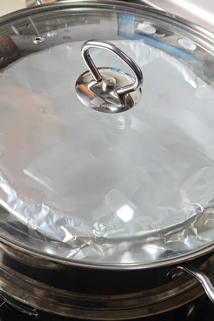 Steaming Nian gao in steamer