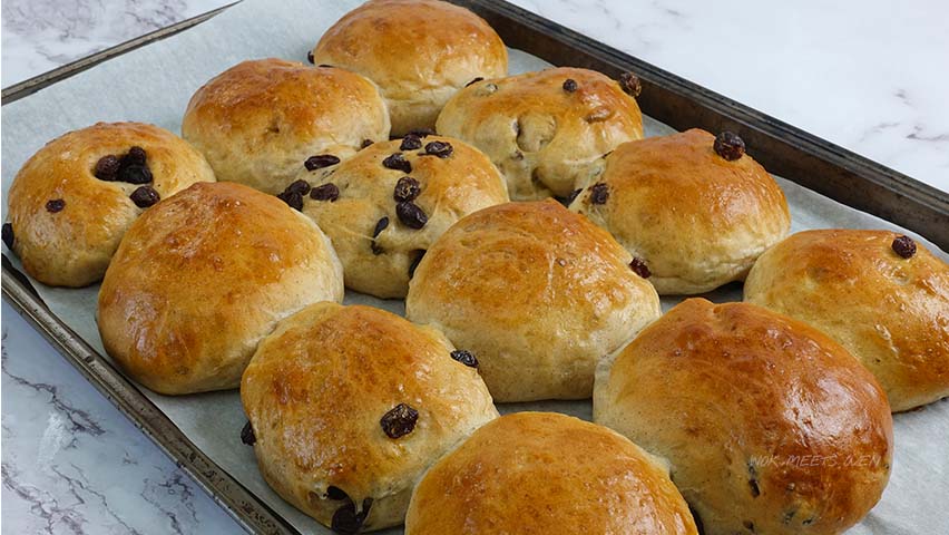 Baked cinnnamon raisin buns on baking tray