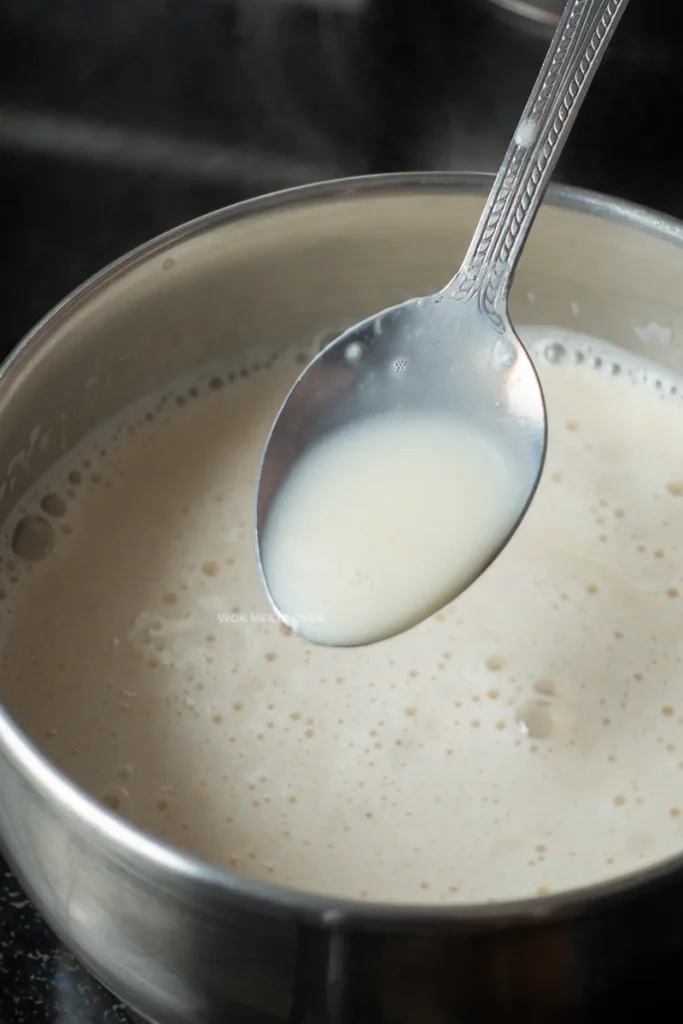 Gelatine paste has been melted in pot