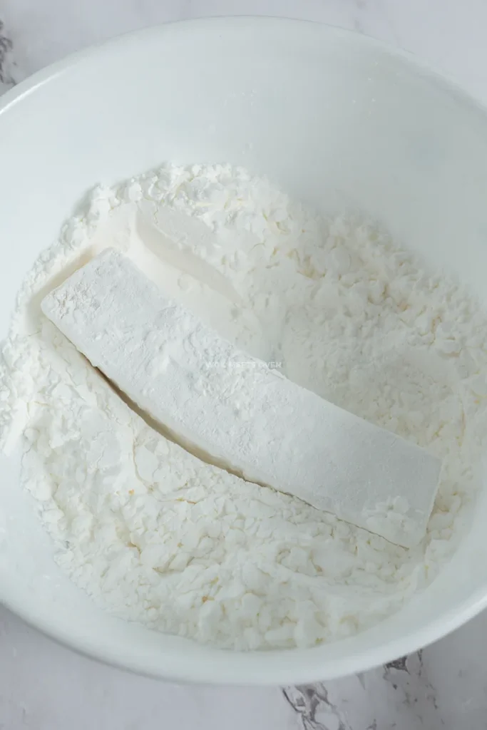 Adding a piece of fried milk to cornstarch