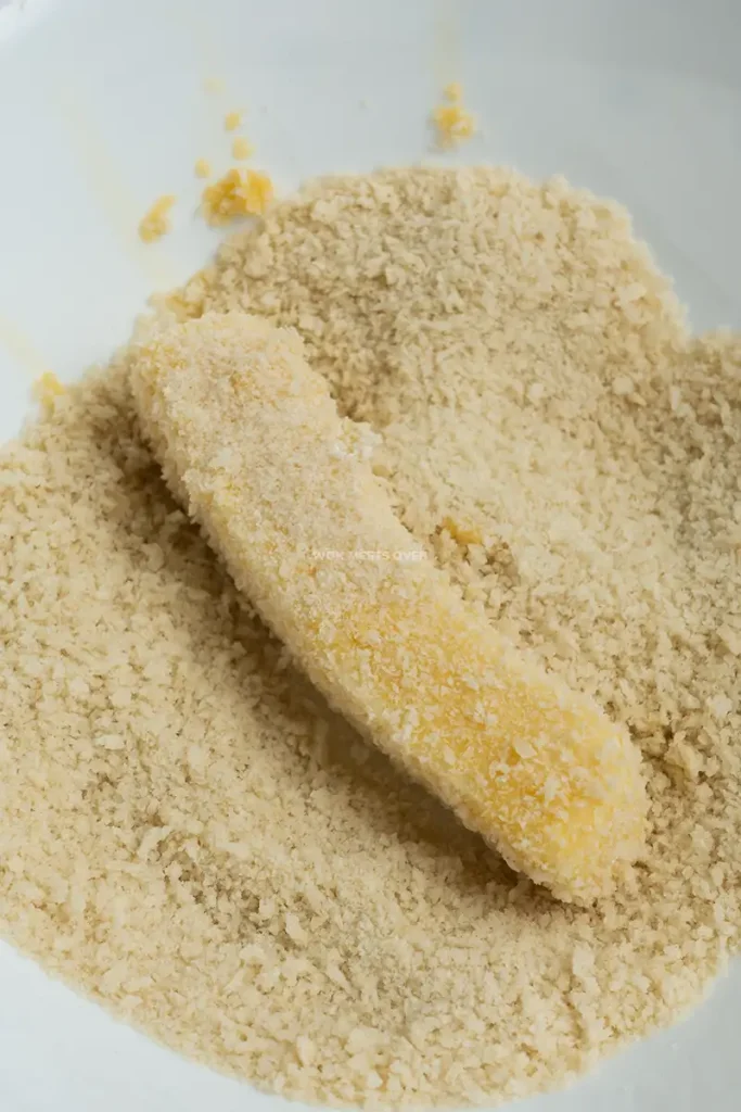 Adding a piece of fried milk to panko breadcrumbs