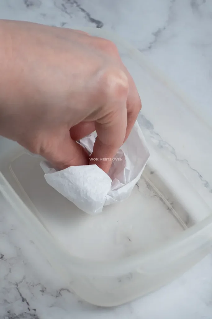 Greasing container with cooking oil