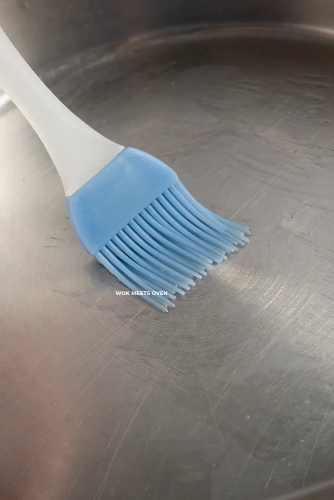 Greasing pan