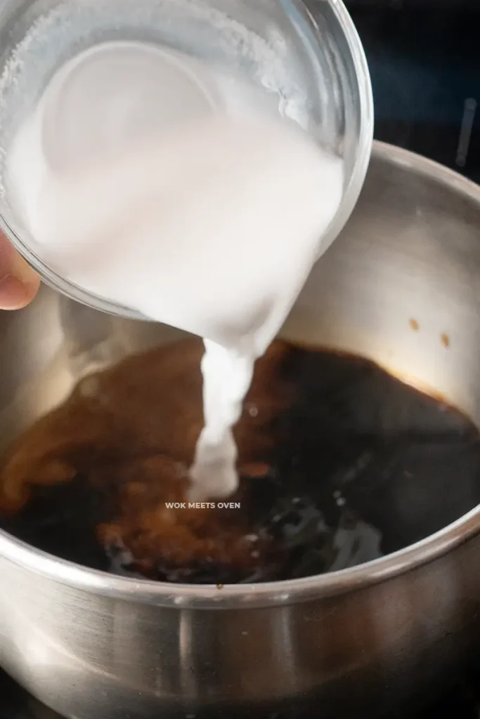 Adding cornstarch slurry to sauce