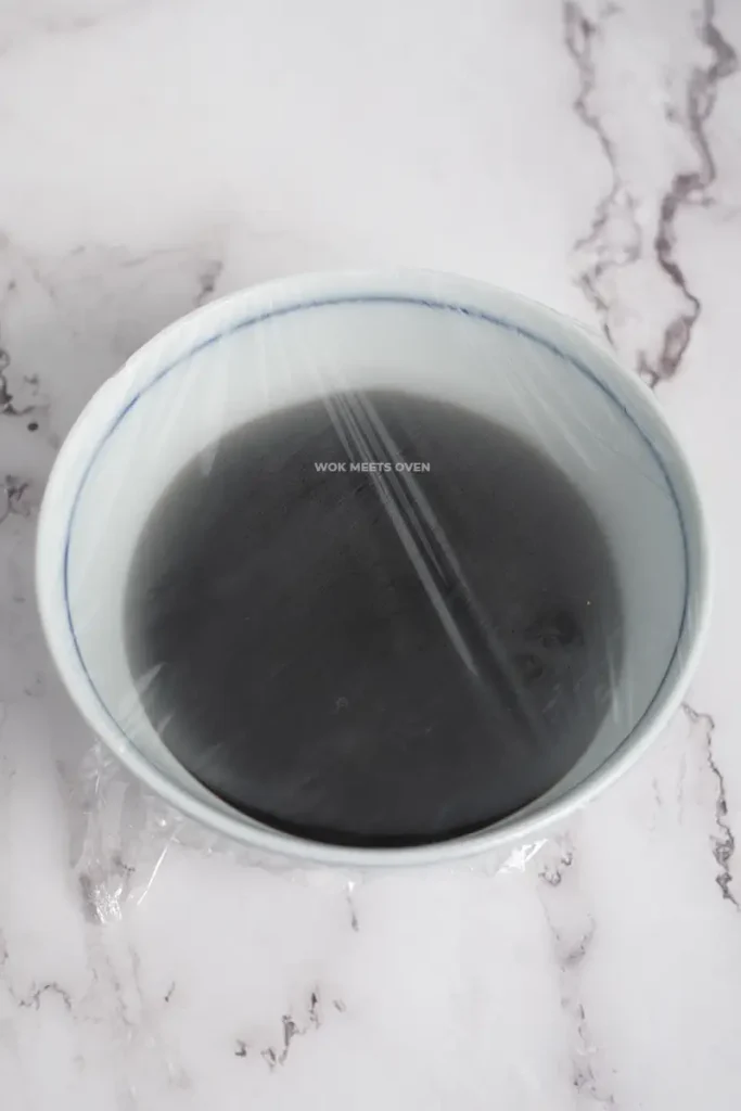 Covering sauce with plastic wrap