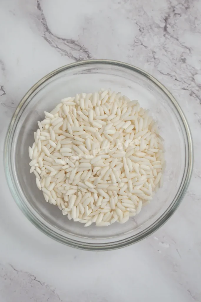 Glutinous rice on glass dish