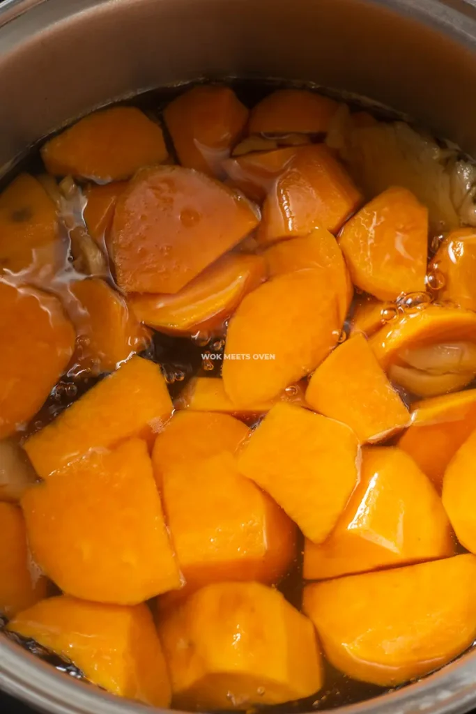 Finished making sweet potato dessert soup in pot