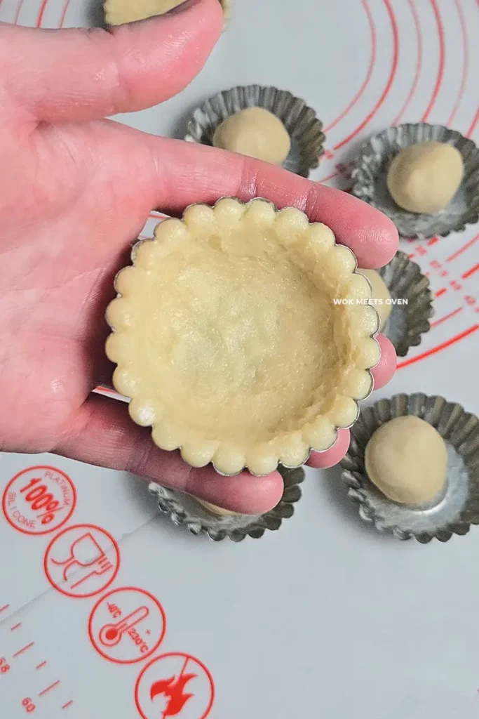 Finished shaping tart mold crust