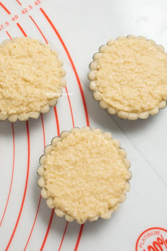Flattening filling on top of tart crust